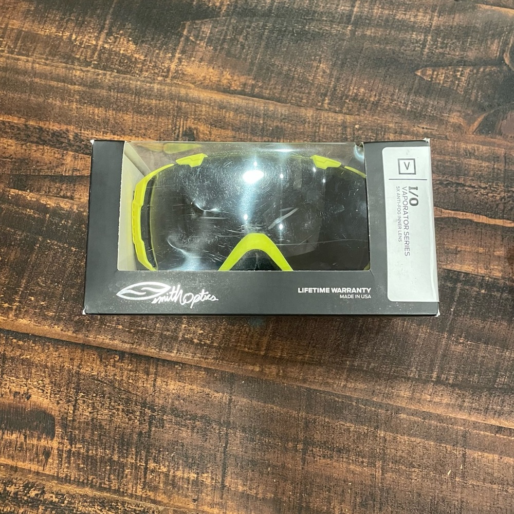 Smith optics 107bkaw13 acid w3 snowboarding goggles. New with box.